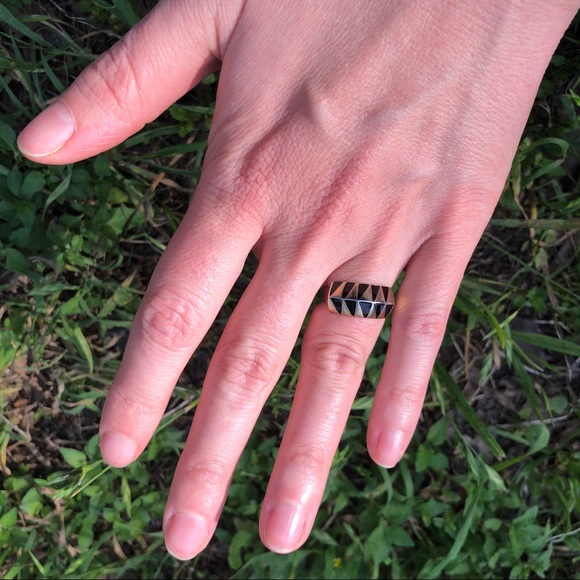 Gold + black triangular patterned modern ring - Picture 2 of 8